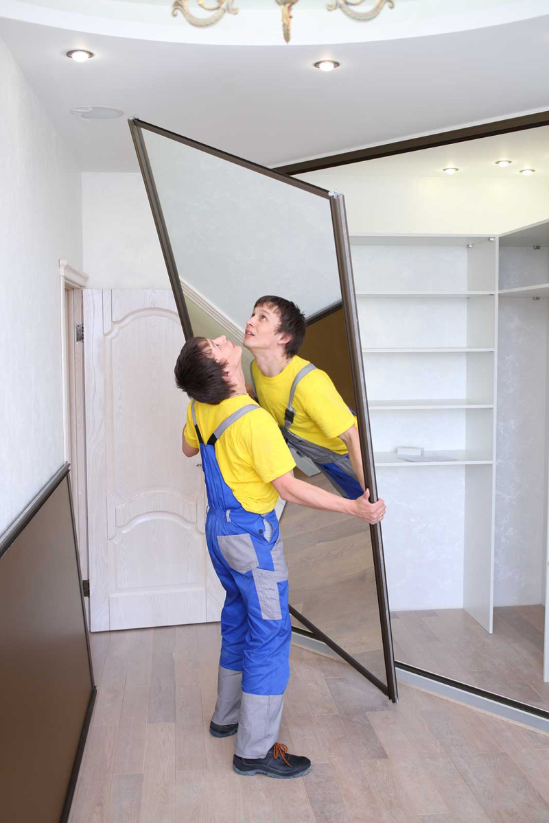 Слетает дверь шкафа-купе